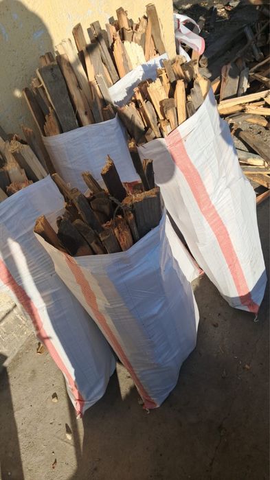 Отын(дрова)мешокпен сатылады.