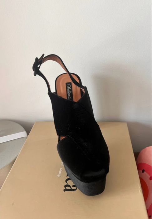 Sandale elegante din catifea neagră