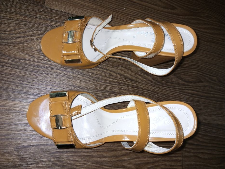 Сандалии, шлёпки