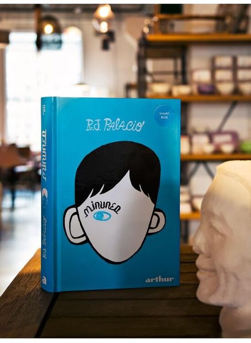Carte Minunea de R.J Palacio