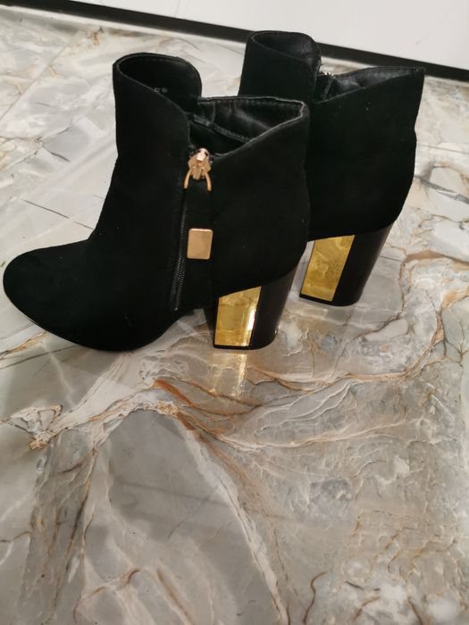 Vând botine mărimea 36