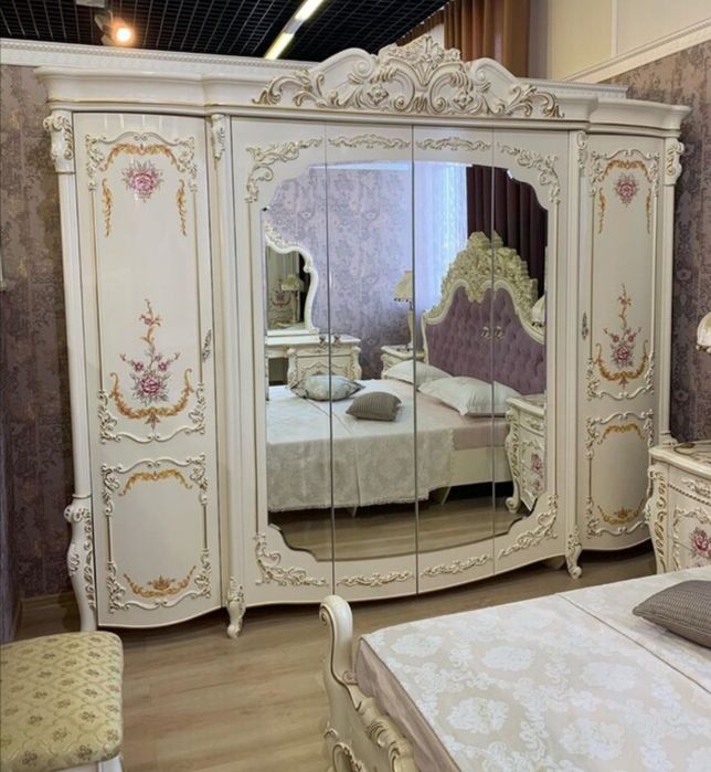 Продам спальный гарнитур.