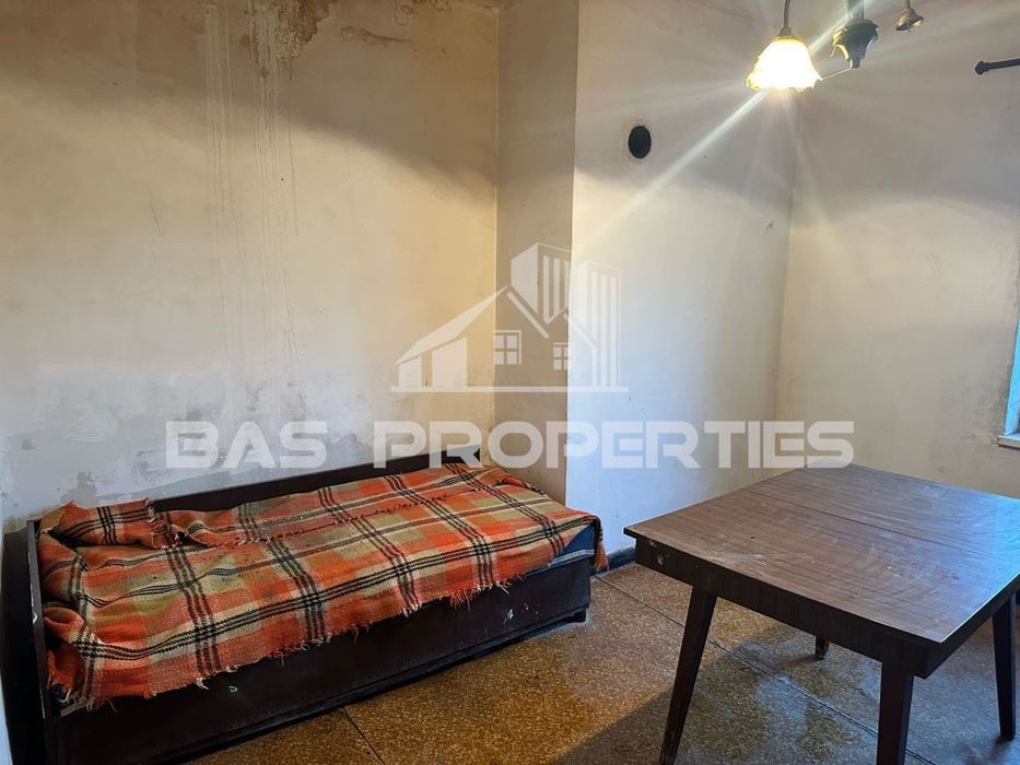 Продава се Тристаен апартамент в София, Център - 80 кв.м за 988 €/кв.м - Снимка #3