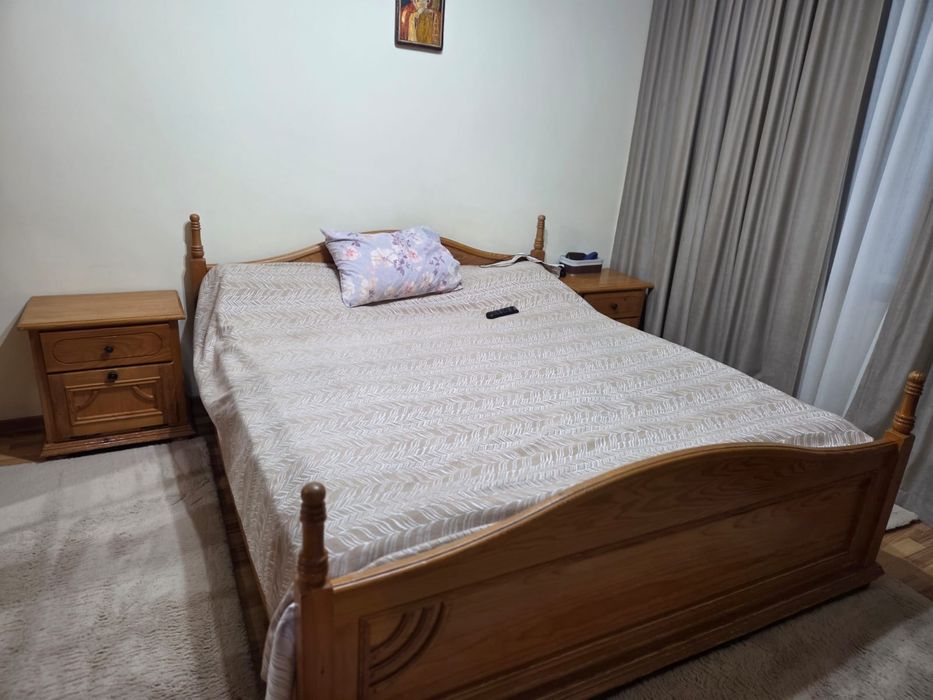 Mobila de dormitor lemn masiv  utilizata