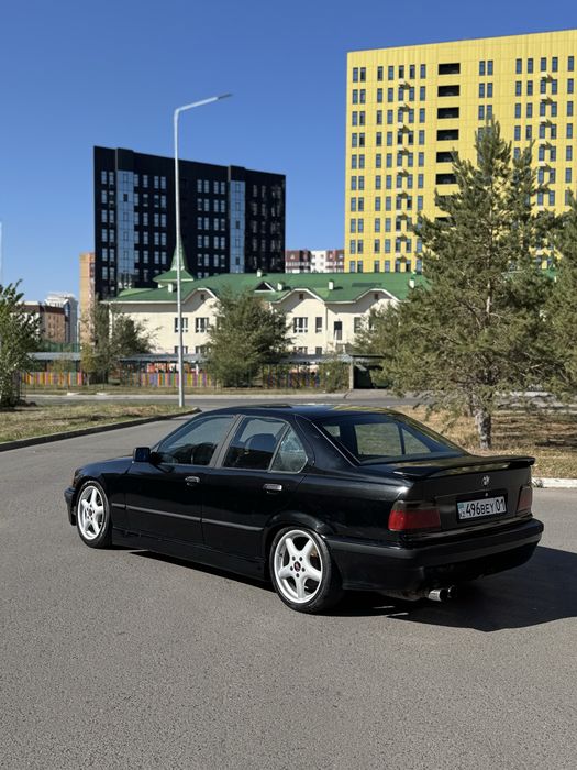 BMW E36 320I 1993 года