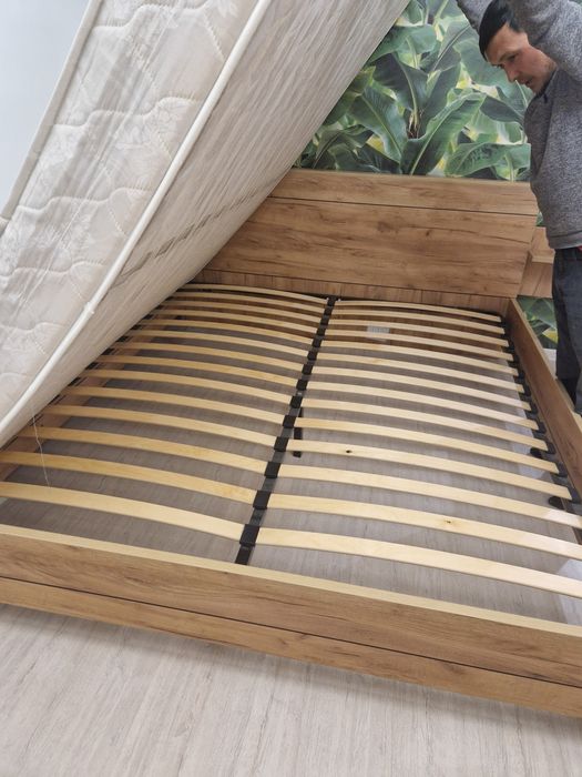 Продам двуспальную кровать