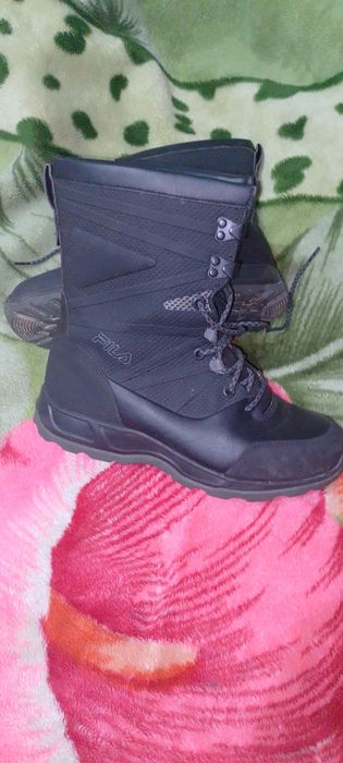 Срочно продам фирменные подростковые сапоги  Fila 39 р/р