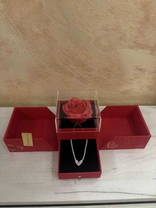 Trandafir EverLasting si lanț la alegere