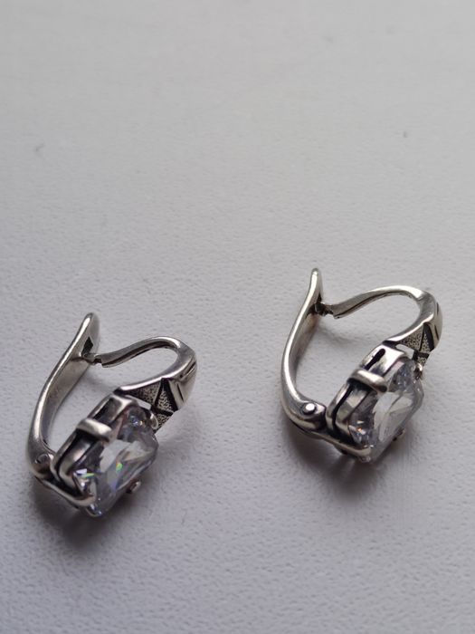 Продам серебряные серьги. 5000