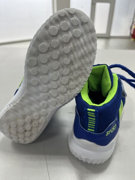 Детски спортни обувки