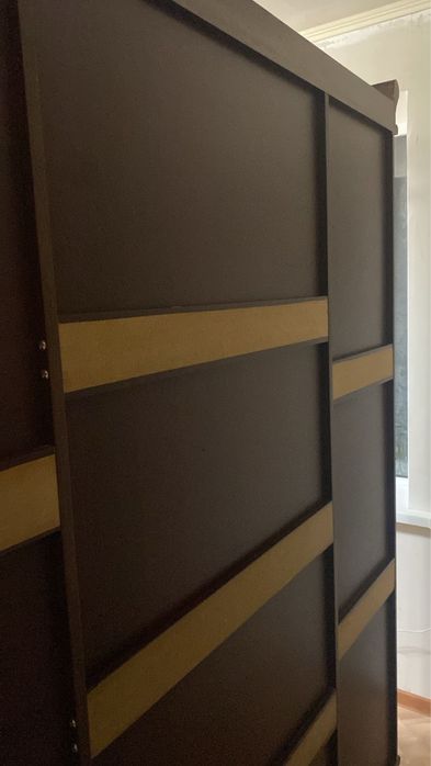 Сервизный шкаф в отличном состоянии