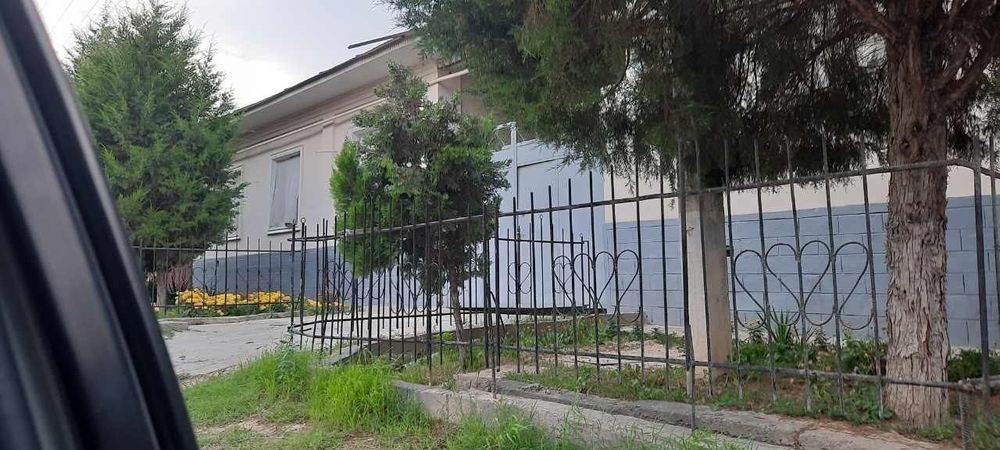 Uy sotiladi nazarbek turkiston saxovat 8 sotix