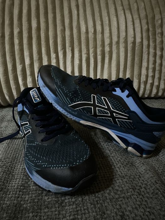 Кроссовки ASICS оригинальные , БУ
