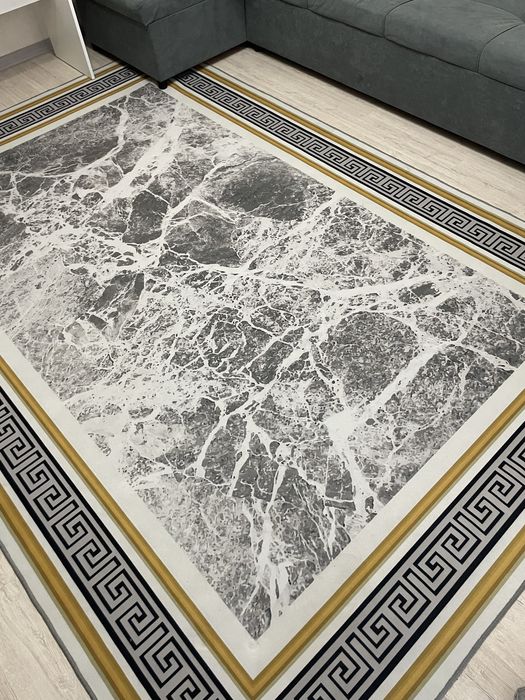 Продам диван (ковер в подарок 2*3)