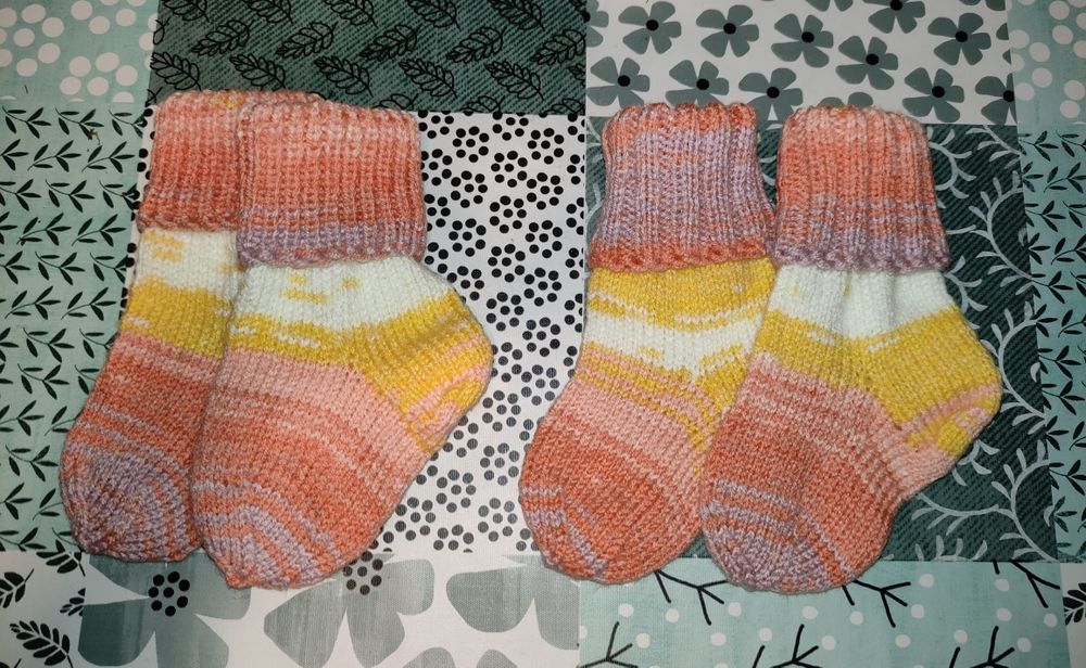 Ръчноплетени детски чорапки