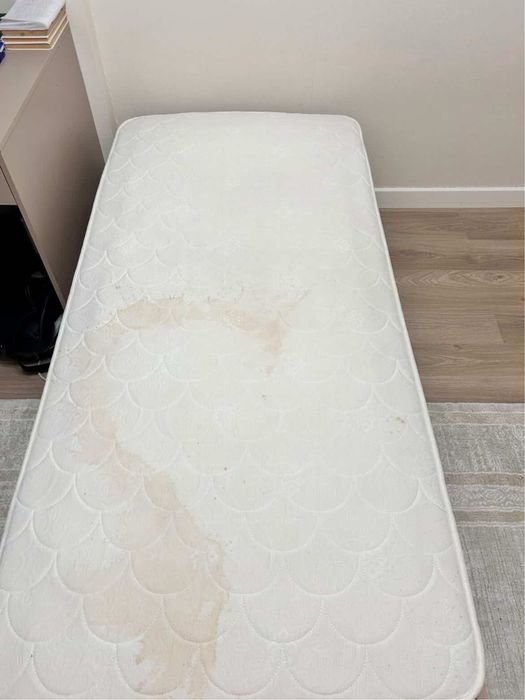 Продам кровать с матрасом