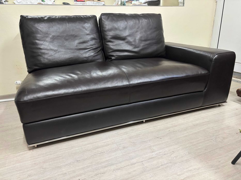 Продавам четириместен диван – стилен и удобен, за вашия дом или офис!