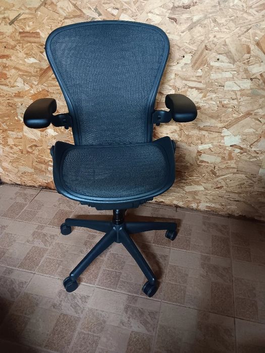 Scaun ergonomic Herman Miller clasic mărimea B .