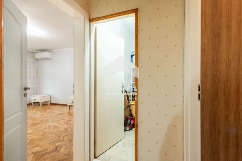 Тристаен, ексклузивен, частично обзаведен апартамент за продажба, в но