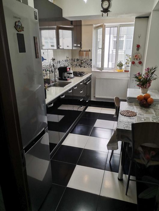 Vând apartament.