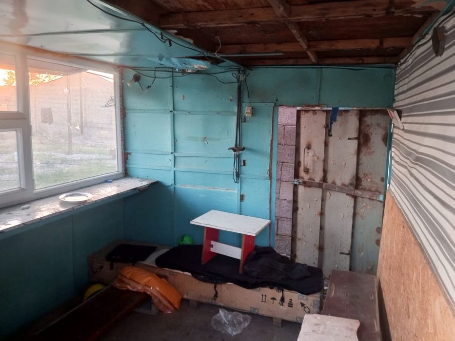 Ларек продам целый для стройки можно