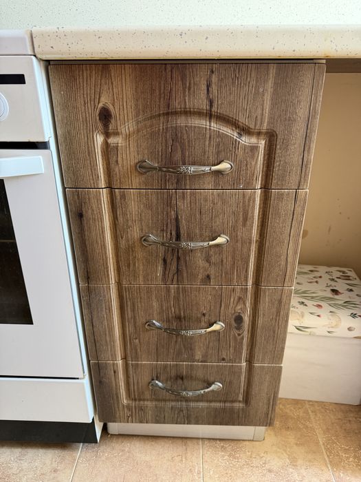 Изцяло готова кухня в перфектно състояние + печка