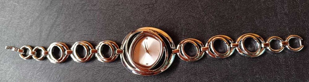 продавам нов дамски красив часовник