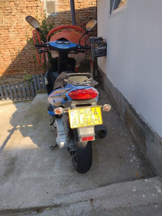 Scutăr  49 cc  ideal pentru oraș