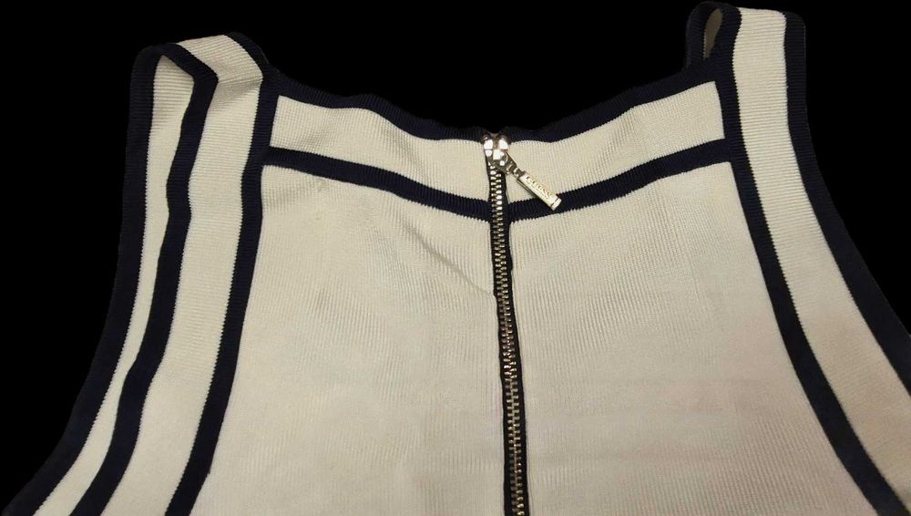 Guess, спортно-елегантна рокля в бяло и тъмносиньо, размер S