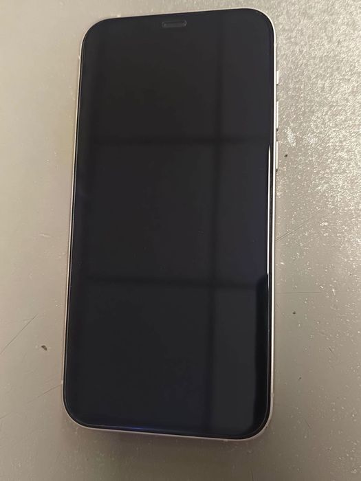 iPhone 12 64 GB .
