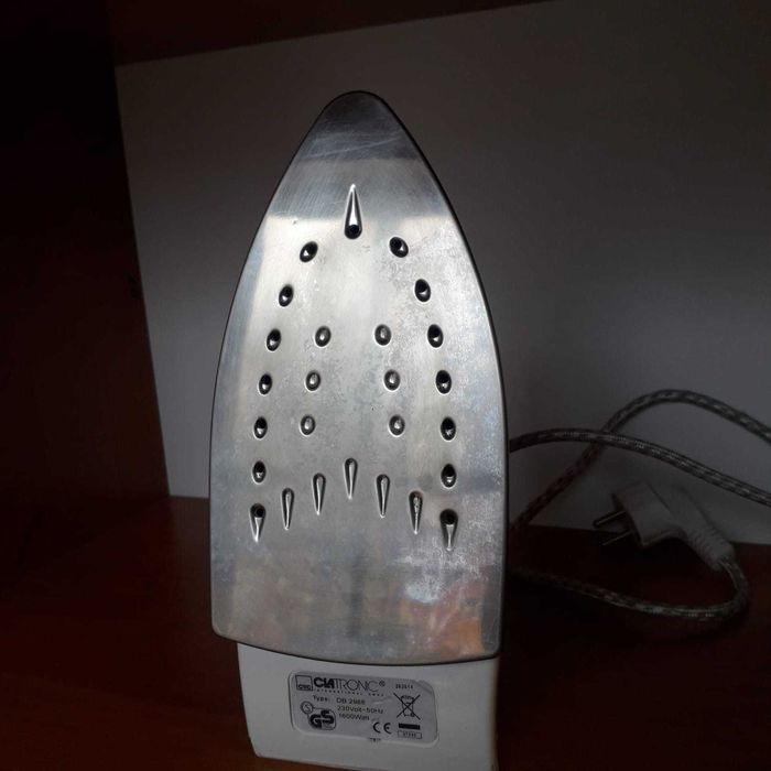 Продается электрический утюг