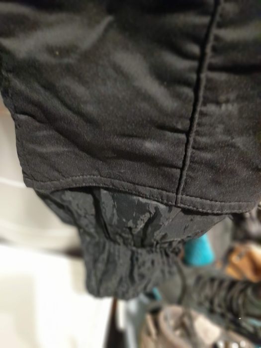 Черна грейка с бял кант