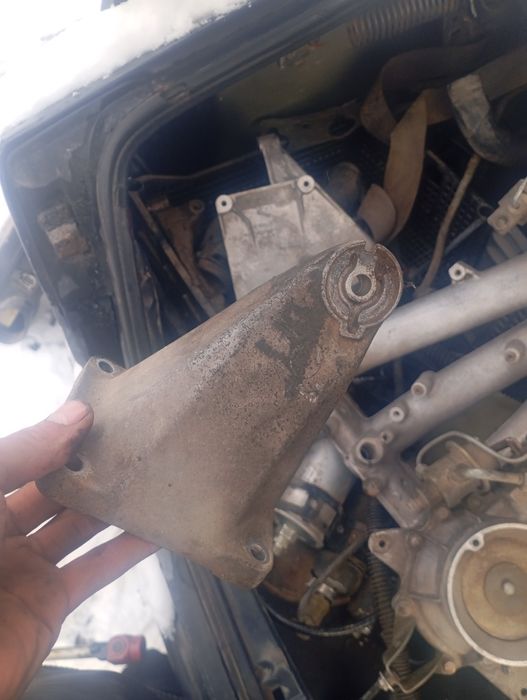 Продам крепления под подушки двигателя м103