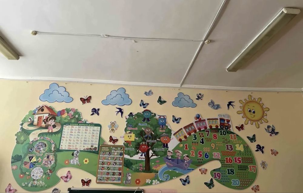 Веловипед для детей и стенд для садика