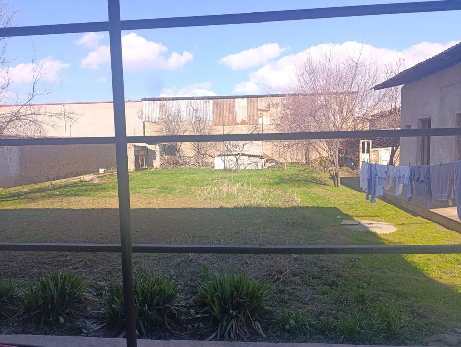 Uy zangiotada joylashgan 10 sotik uy tekkis torburche