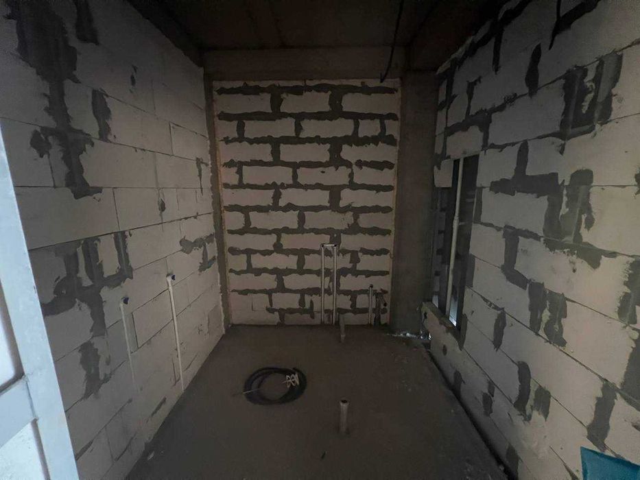 новостройкада Срочна ремонтсиз 2-хона 66.2 кв.м. сотилади 47500у.е.