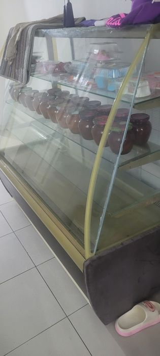 Витринный холодильник..