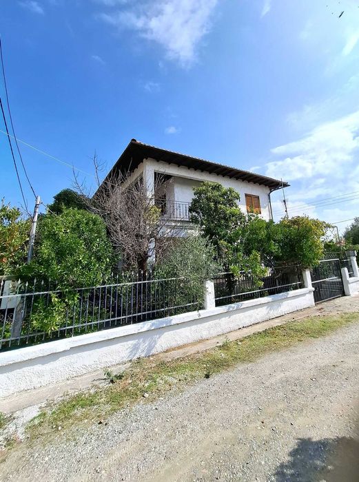 Продава апартамент - етаж от къща  с площ 70 м2 в Аспровалта, Гърция