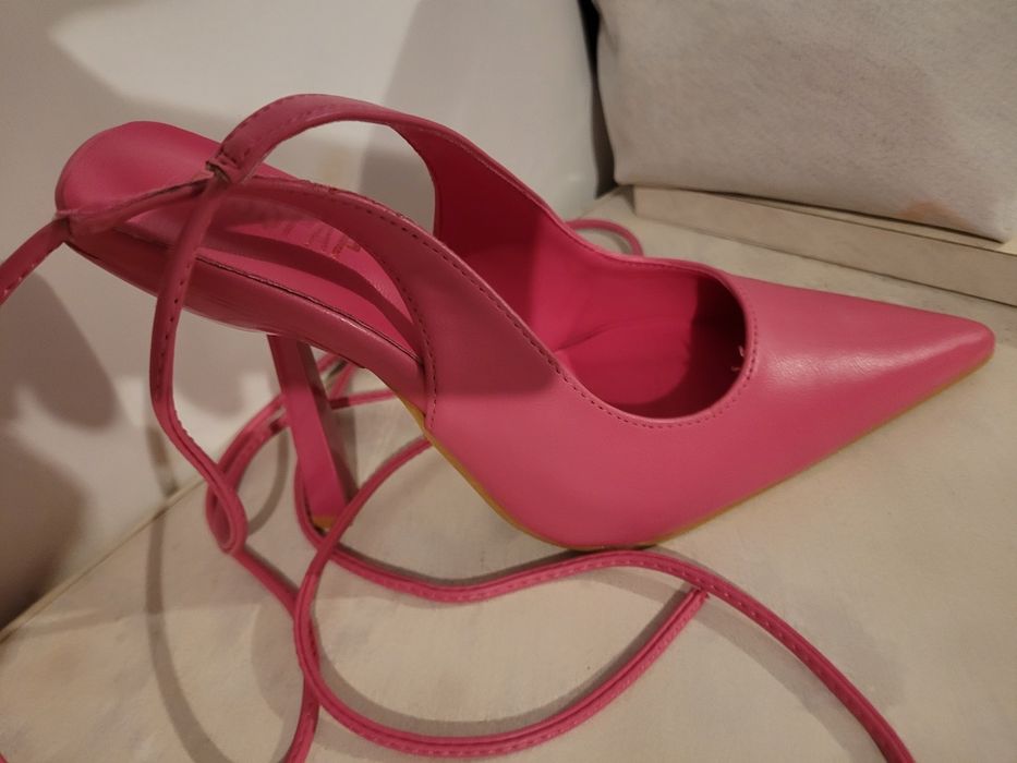 Pantofi dama cu toc eleganți roșii sau roz