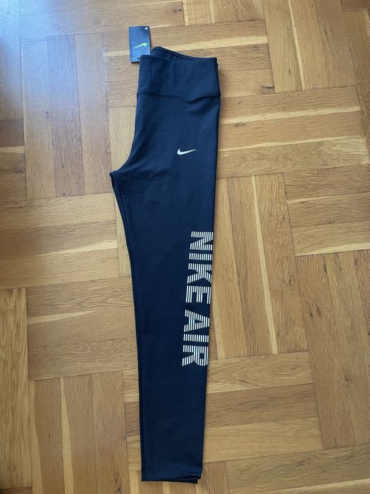 Клин NIKE M-L /Чисто нов/