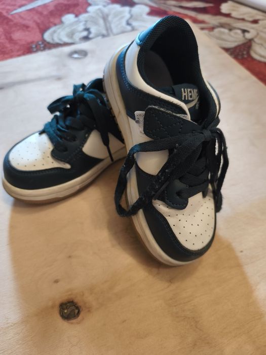 Спортивный обувь. Крассовок