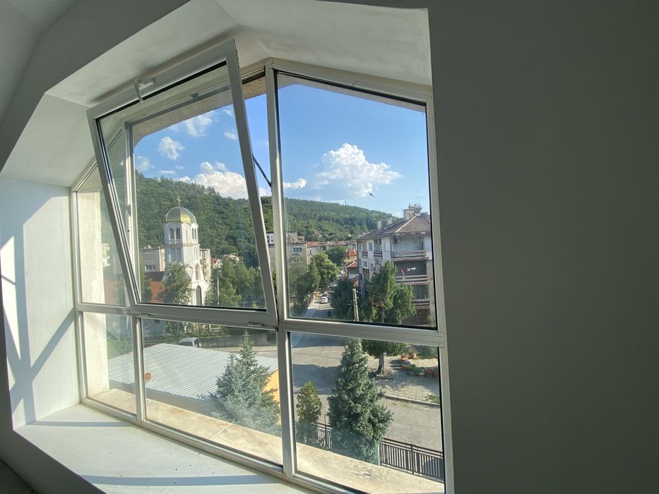 Продава се Многостаен апартамент в Дупница - 220 кв.м за 700 €/кв.м - Снимка #1