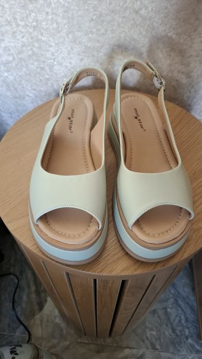 Чисто нови сандали 37 номер