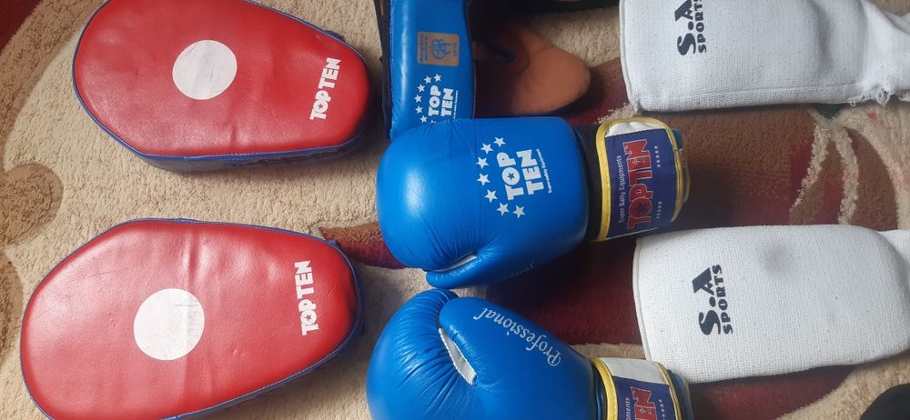 Боксерские перчатки