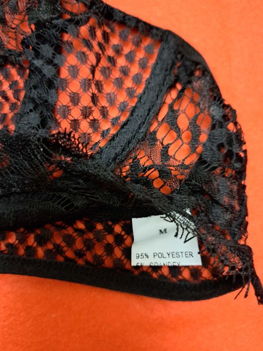 Set lenjerie din dantela cu sutien stil top M