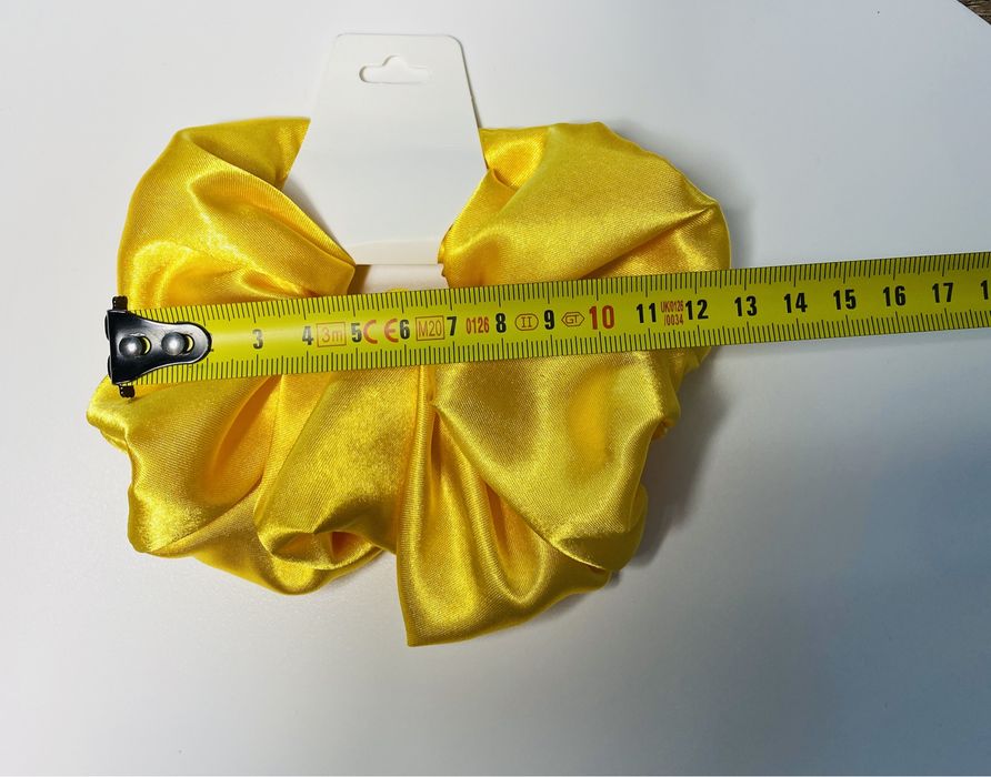 Обемно скрънчи от сатен