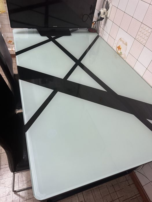 Стол стеклянный  на каркасе