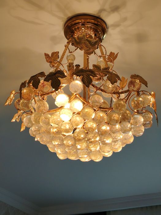 Продается Люстра