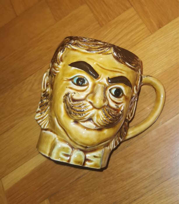 Антикварна порцеланова чаша Хипстър с мустаци от 70 те години супер !