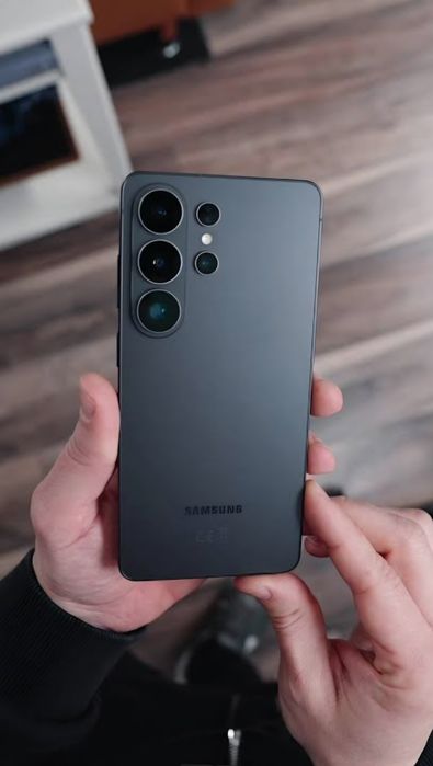 S26 ultra 256gb, 3oy ishlatilgan. Rangi qora. Ideal holatda